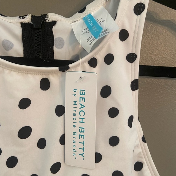 NWT Beach Betty Crop rash guard bikini top with zipper back. Size MED polka dot - Picture 6 of 6